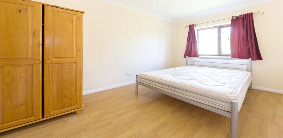 			4 Bedroom, 1 bath, 1 reception House			 St Helens Gardens, LADBROKE GROVE
